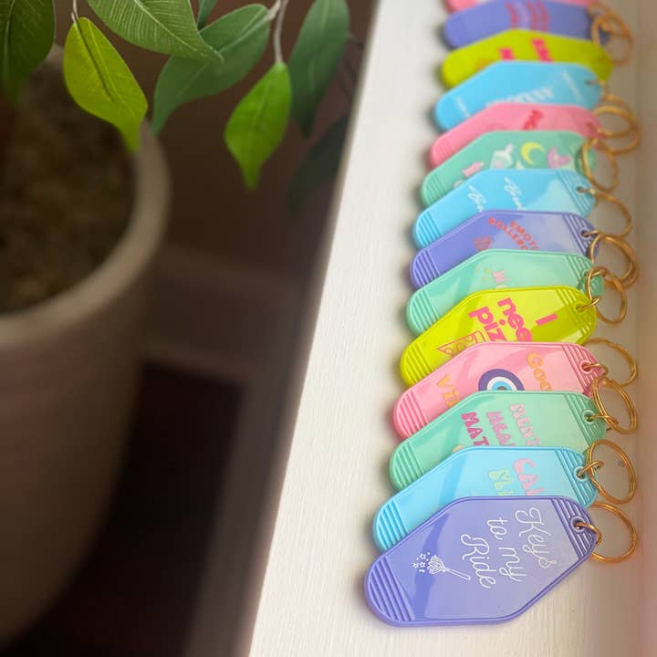 The Giraffe’s Heart - Wholesale Keychain - Women's - Motel Keychain - Chaos Coordinator (Grey)1