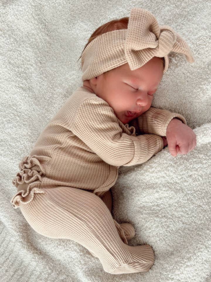 Babygrow com Folho e Fecho de Correr Duplo, Bege por atacado de SpearmintLOVE