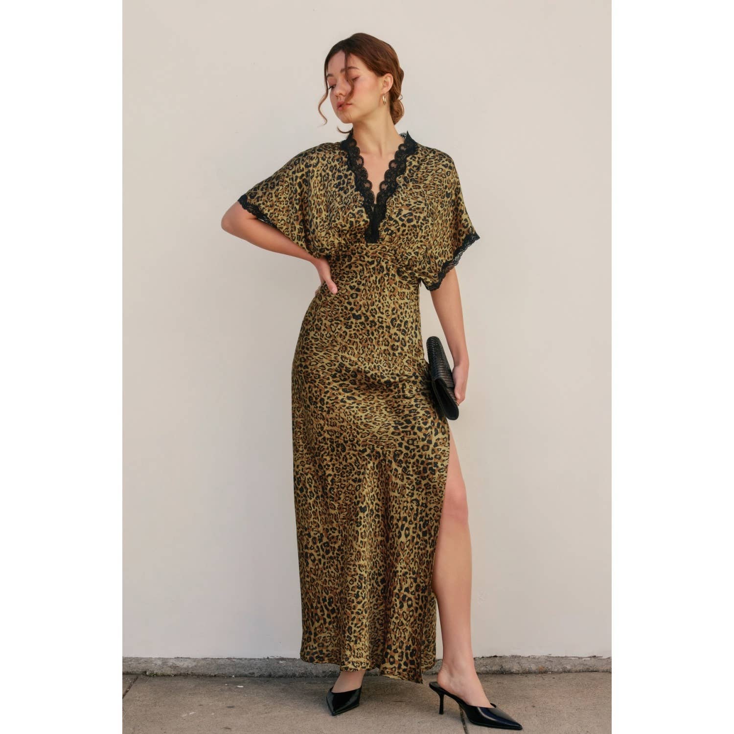 UMBER DOURADO Vestido Comprido de Renda Golden Kingdom para venda a revendedores na Faire0