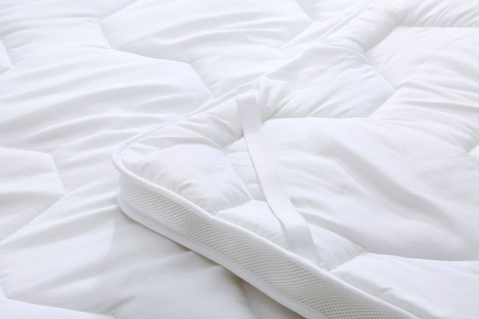 Pretty Little Bed – wholesale Mattress pad/protector – New Microfiber Mattress Topper Ultra Soft Air Flow Mattress Luxury Hotel Quality0