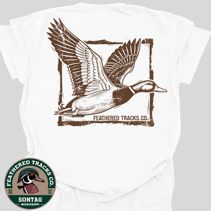 Vintage Eendenjacht T-shirt voor wholesale door Feathered Tracks Co.