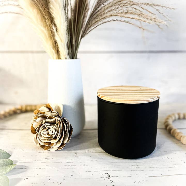 Soy Creations Studio – Großhandel Kerze im Glas / gefüllte Kerze – Cannabisblüten-Sojakerze mit 3 Dochten1