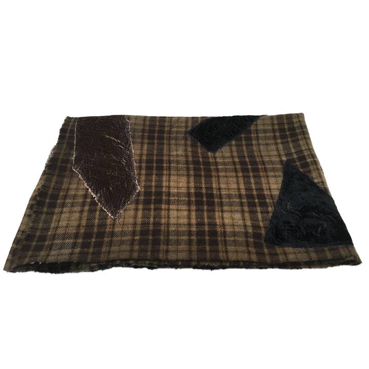 Plaid en laine (teint) avec pièces en velours et soie pour la vente par Eugenio Vazzano - Fatto in Sicilia