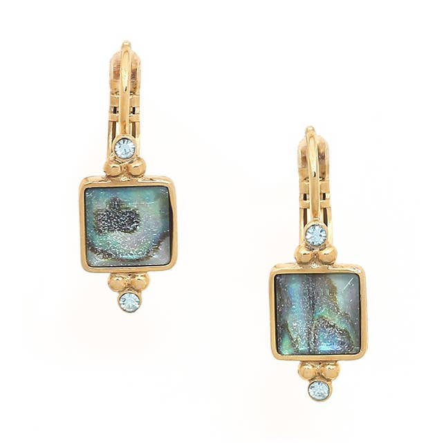 LUMIERE ET NACRE-ASTRA boucles d'oreilles dormeuses carré pour la vente par Franck Herval