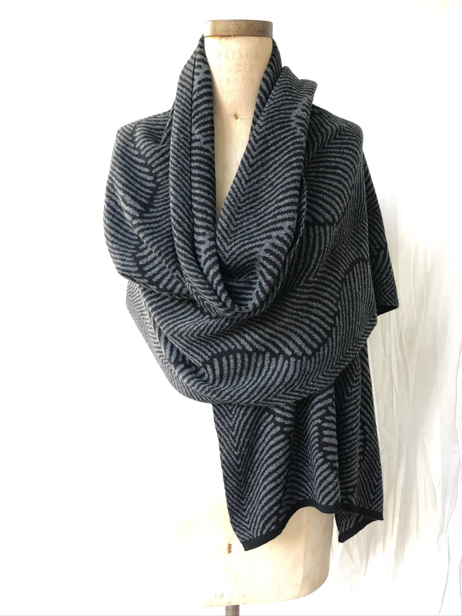 Liamolly – wholesale Scarf – Women's – Forest Fern Wrap13