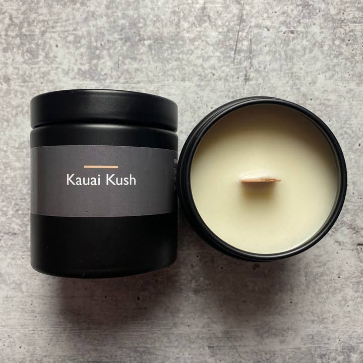Bocal à mèche en bois Kauai Kush de 9 oz et bougie remplie pour la vente par Reverie Wicks