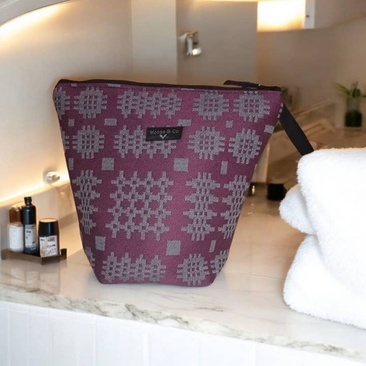 Moose & Co - Wholesale Toiletry Bag - Women's - Welsh tapestry blanket design wash bags / make up bags10