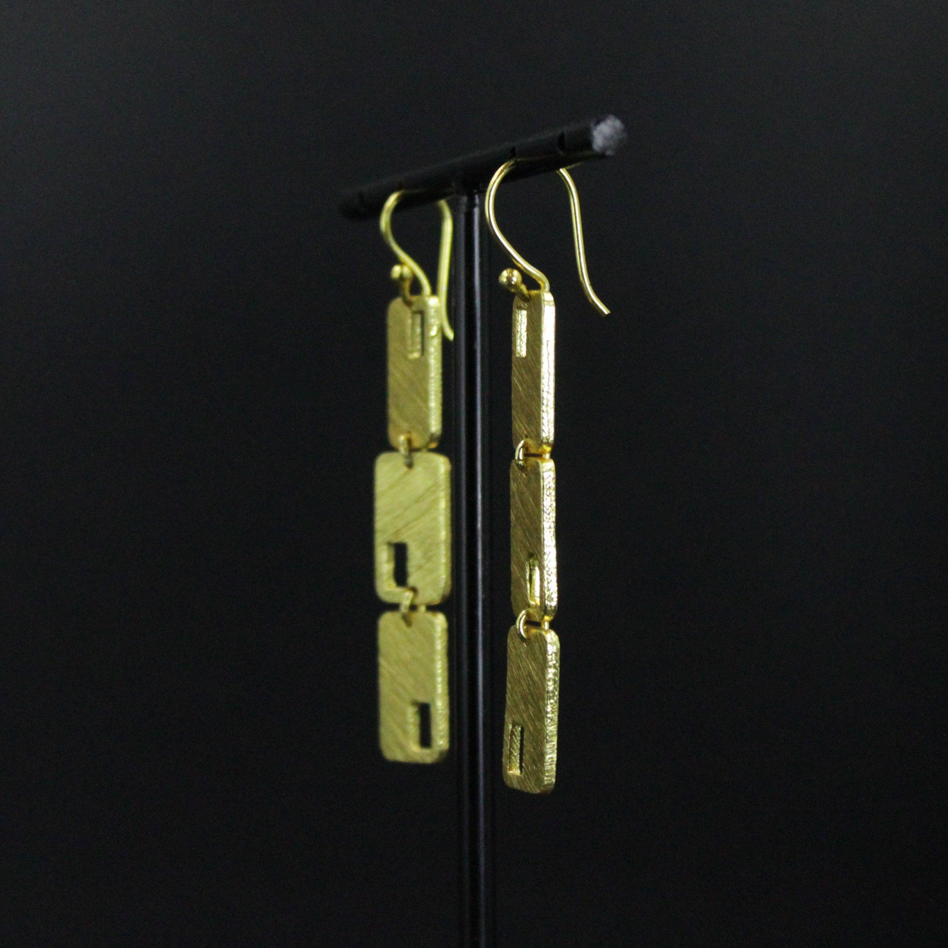 LA MAR - Wholesale Dangle Earrings - EL BESO gold-plated earrings - Design with character4