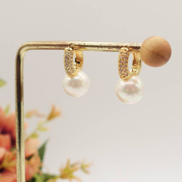 Daemon srls - Wholesale Huggie Earrings - CELIA ~ orecchini mini cerchi BOMBè con cubic zirconia e perla