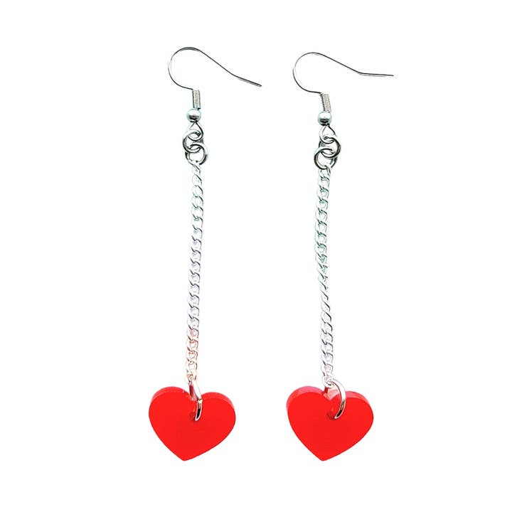 Boucles d'oreilles pendantes en forme de mini-cœur pour la vente par Mushy Mushy