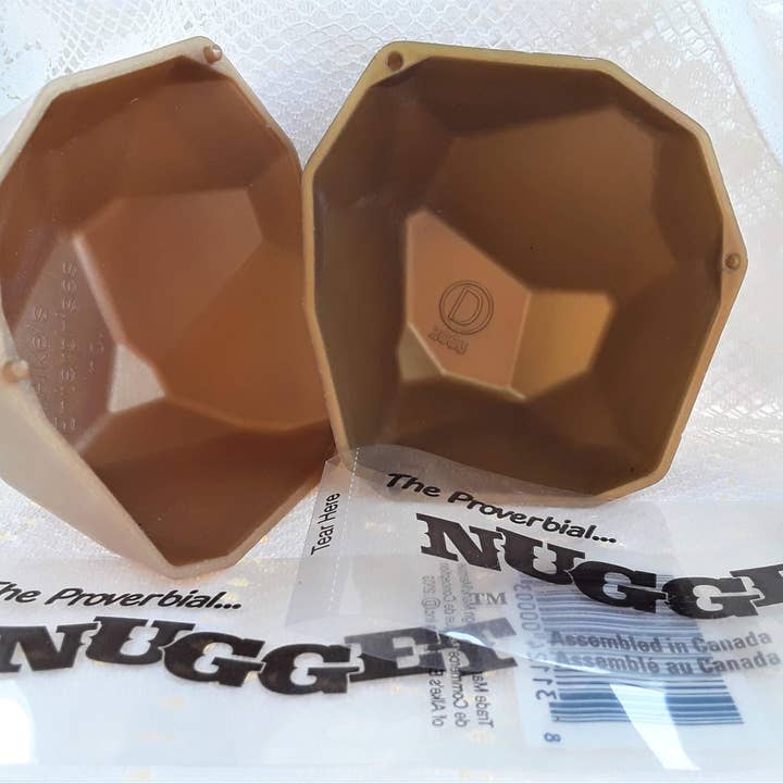 Recipiente para pepitas con etiqueta Shrink TM únicamente para venta al por mayor de The Proverbial...Lump O' Coal TM