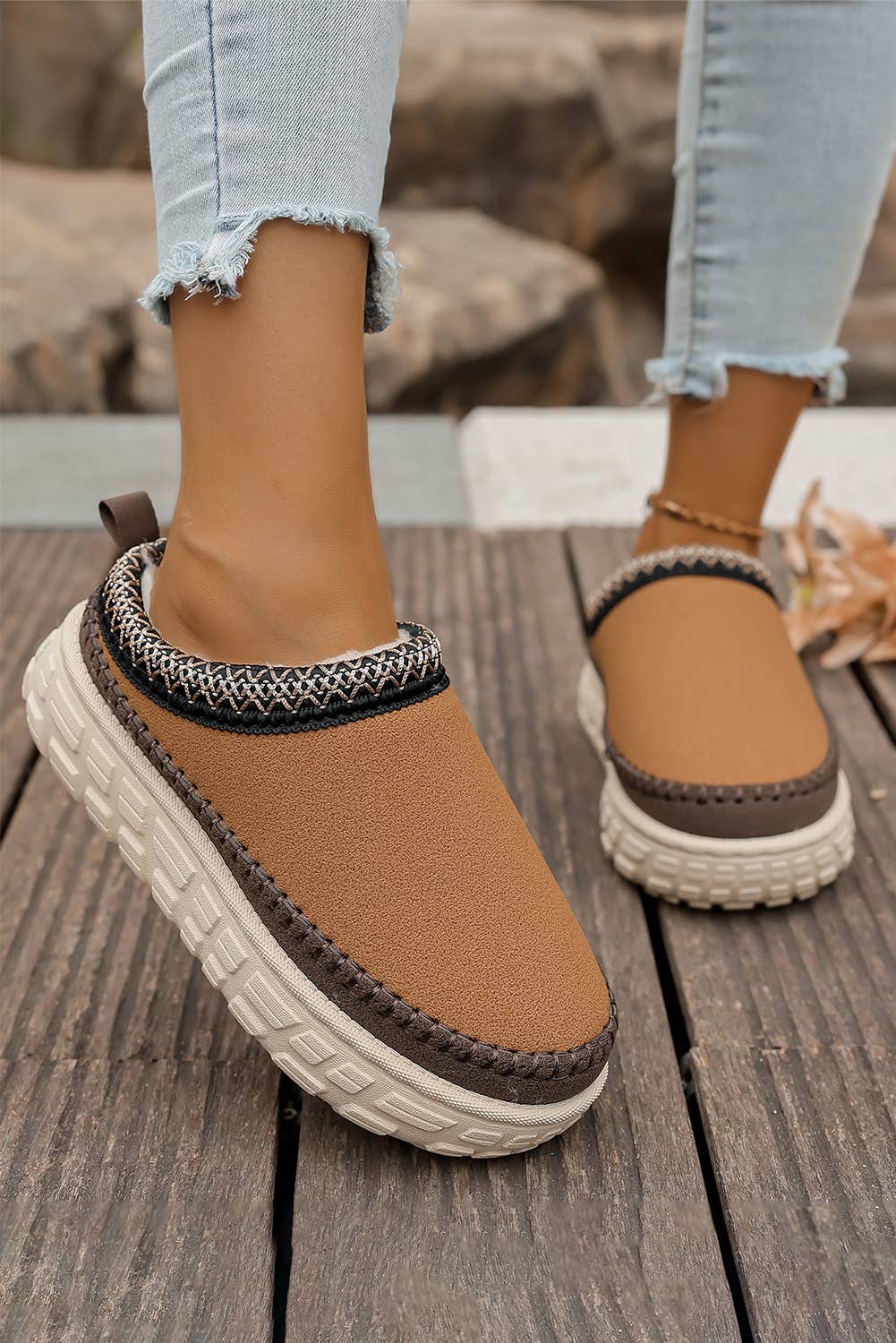 Aapparella - Wholesale Slippers - Women's -  Contrast Stitch Detail Suede PU Plush Slippers | US7-104