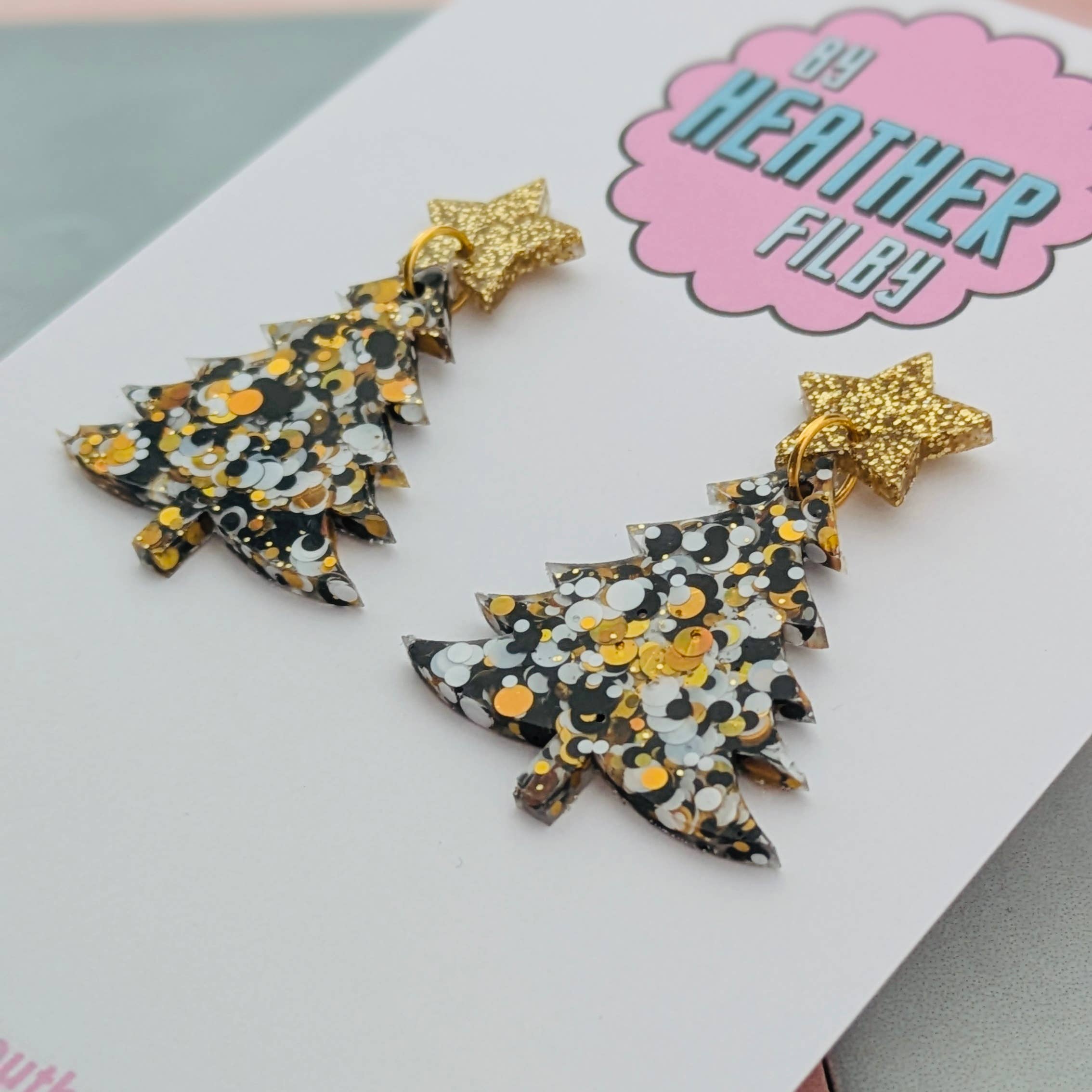 By Heather Filby – Engroshandel Hængeøreringe og creoløreringe – Sort og guldglimmer juletræsøreringe - Bedst sælgende1