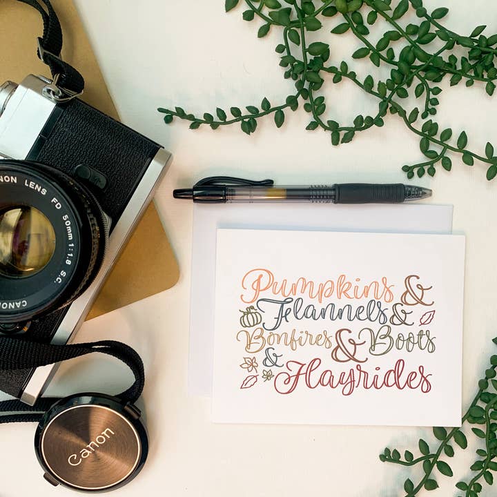 Biglietto di auguri Pumpkins & Flannels & Falò, 12,7 x 17,8 cm per la vendita all'ingrosso da parte di Savannah and James Co