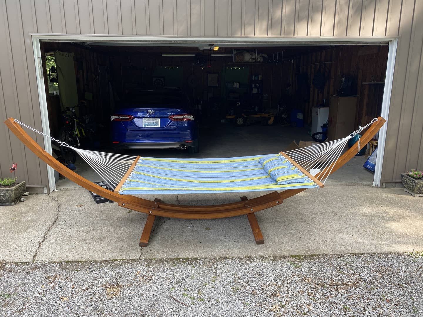 Sunnydaze Decor - Wholesale Hammock - 2-Person Hammock with Curved Wooden Stand - Blue/Green10