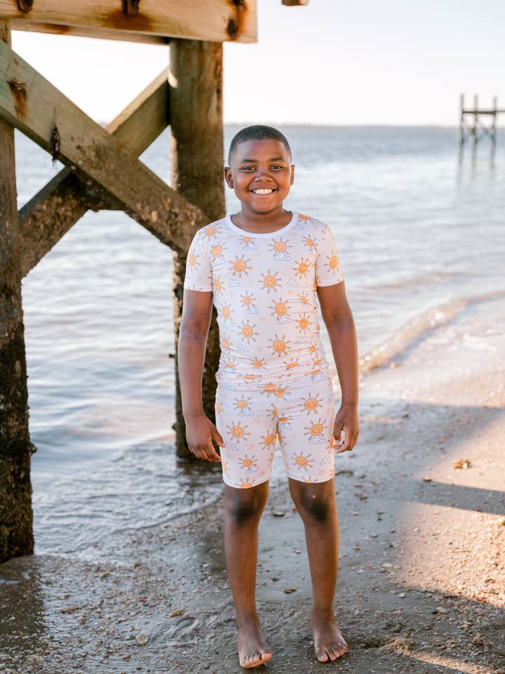 Pijama de dos piezas "Tengo Sol" para venta al por mayor de Little Beam Co.