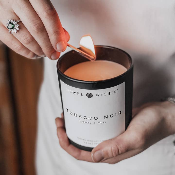 Jewel Within - Vente Bougie en bocal - Bougie à bijoux Tobacco Noir0