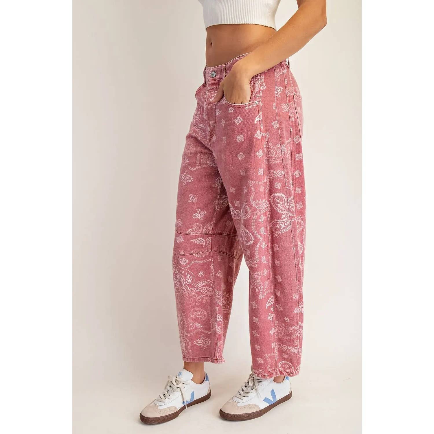 STYLE USA – Großhandel Hose – Damen – Mineralgewaschene Jeans mit Paisleymuster2