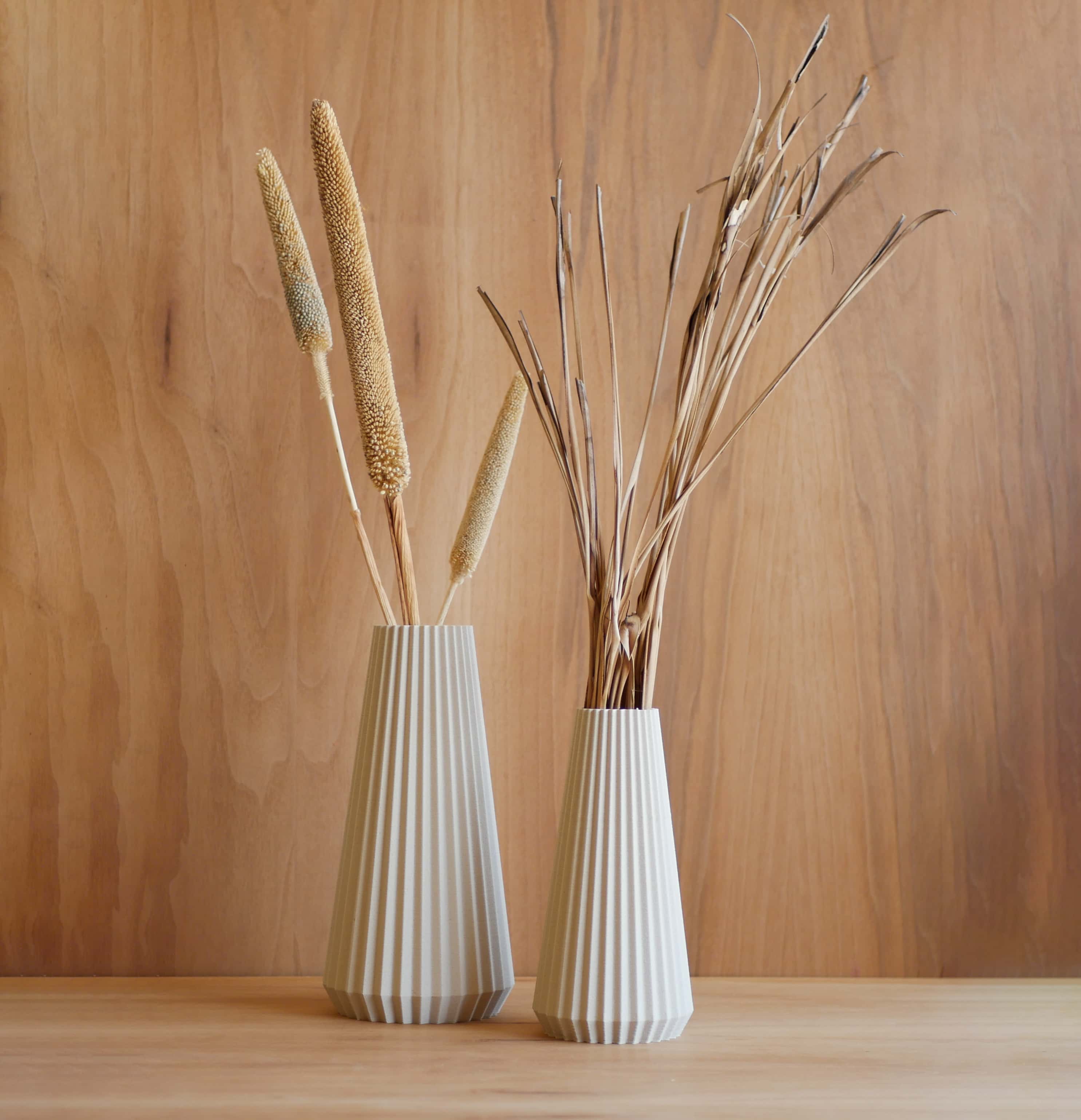 Mist White Off-white vase OISHO - perfect for fresh or dried flowers for wholesale on Faire4