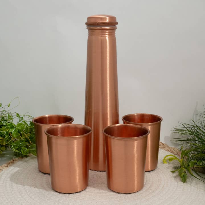 Pure copper set of bottle tower plain ± 950 ml with 4 cups for wholesale by Ayurveda Specialist B.V.