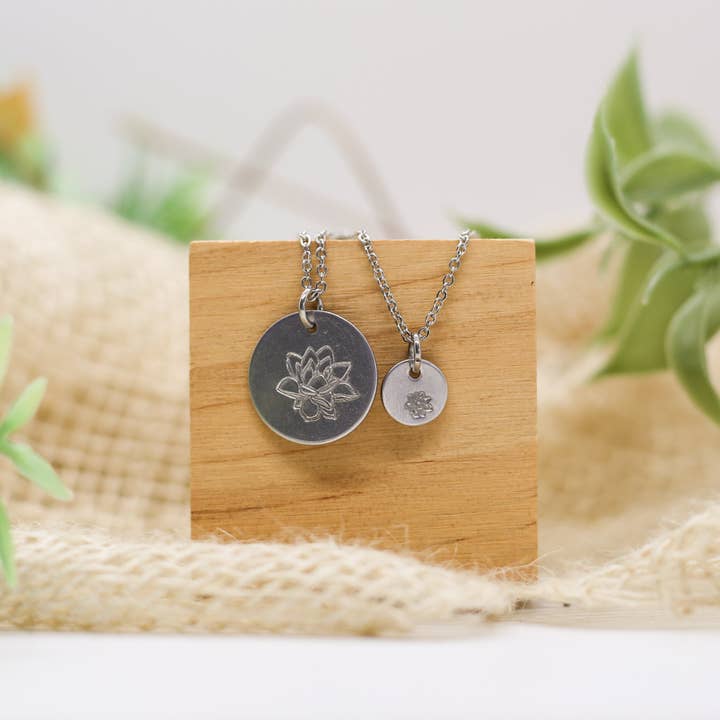 Juillet - Lotus pour la vente par LL Always