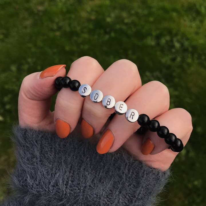 Black Tied – Engroshandel Perlearmbånd – Sober perlearmbånd | Gave til ædruelighed og afhængighedsgenopretning2