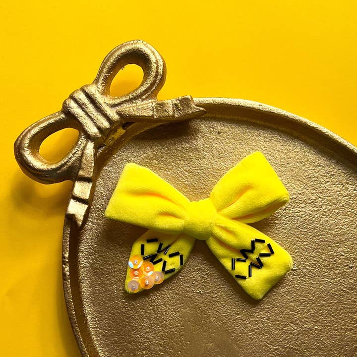 Sparkling New Baby, LLC. - Venta al por mayor Lazo para el pelo - Niños - Lazo amarillo de terciopelo con crayón