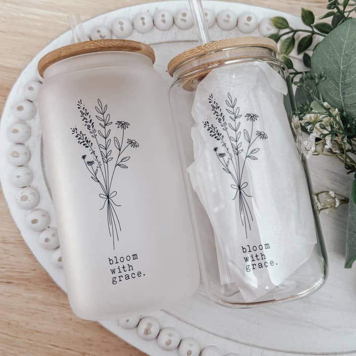 Emma K Designs - Wholesale Drinking Glass/Cup - Bloom With Grace 16oz Glass Cup with Bamboo Lid5