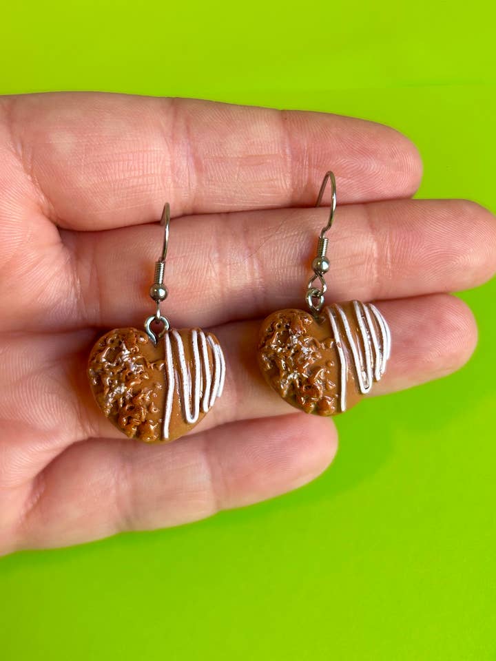 Orecchini a forma di cuore in cioccolato Orecchini a forma di cibo Orecchini a forma di caramella per la vendita all'ingrosso da parte di Alien Bratz