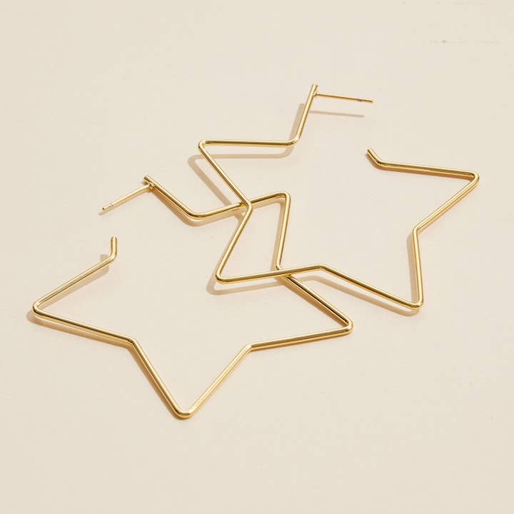 Créoles Dip Star en or 18 carats pour la vente par Frem