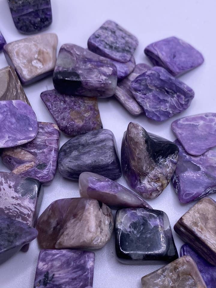 Charoite Small Tumbled för wholesale av Moonbeam Healing