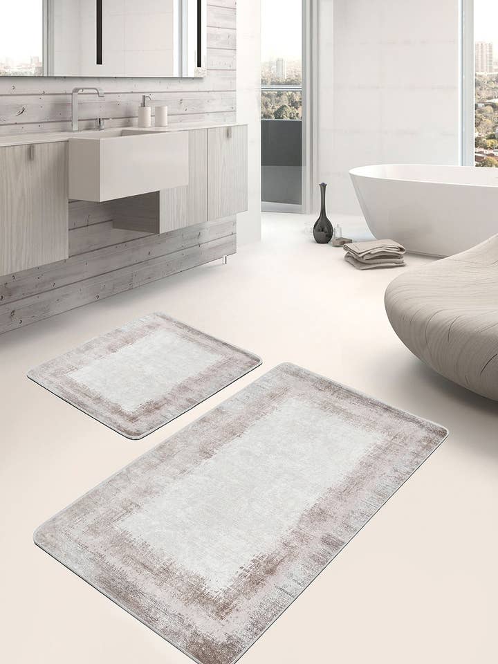 Ensemble de 2 tapis de salle de bain lavables à bordure beige minimaliste pour la vente par Realhomes