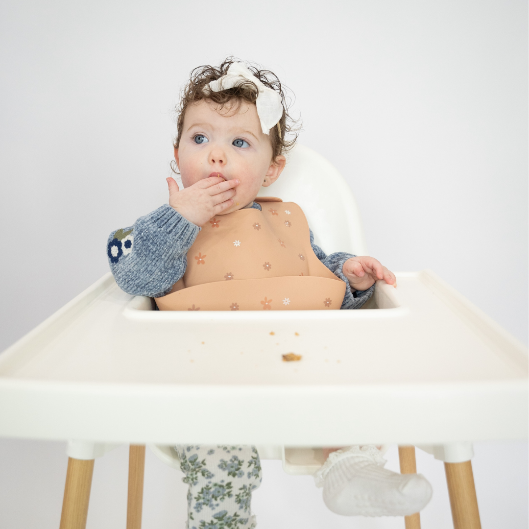 EvryBaby – wholesale Haklapp - Baby – Daisy silikon babyhaklapp1