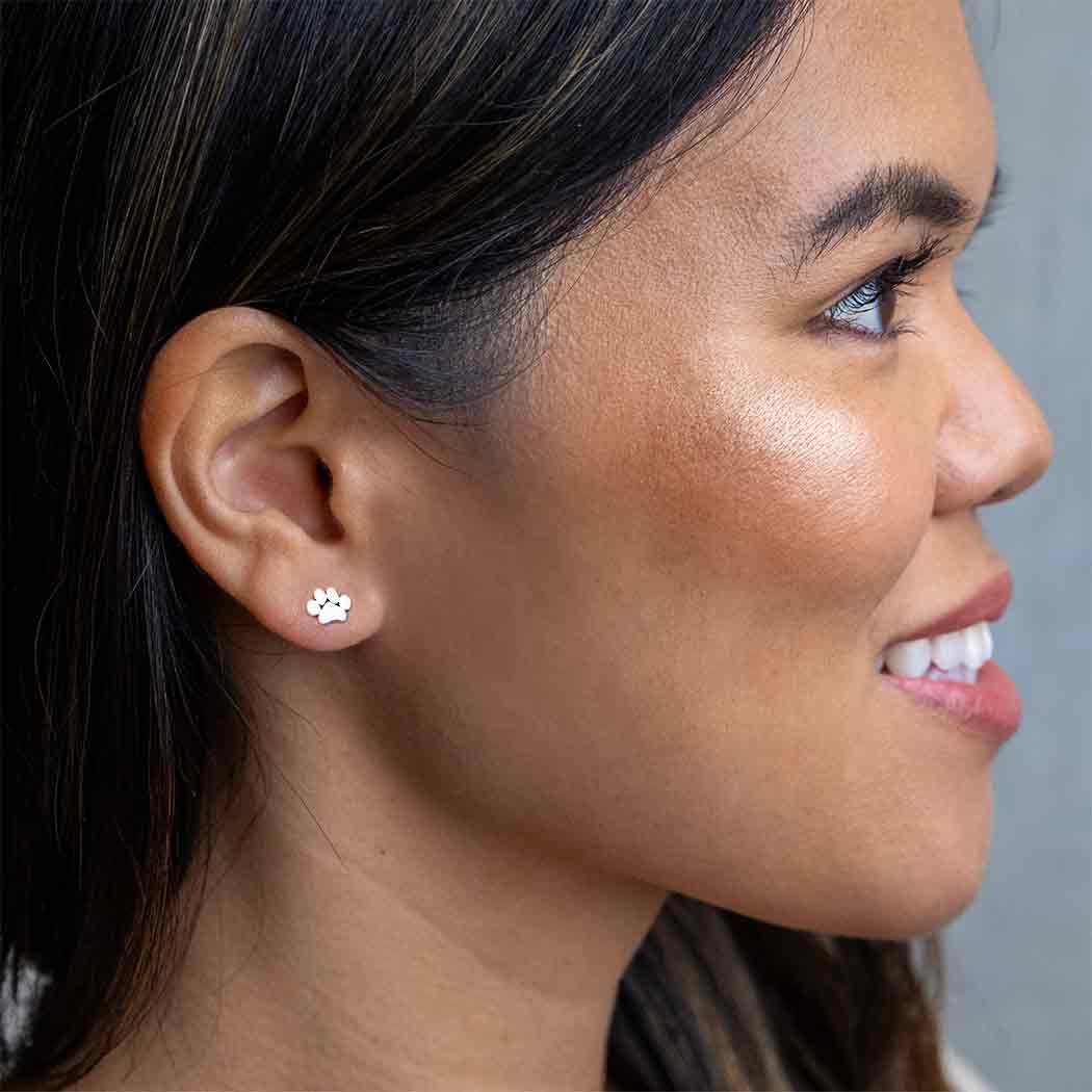 Nina Designs - Vendita all'ingrosso Orecchini a bottone - Orecchini a bottone con impronta di zampa in argento sterling o bronzo 6x7 mm2