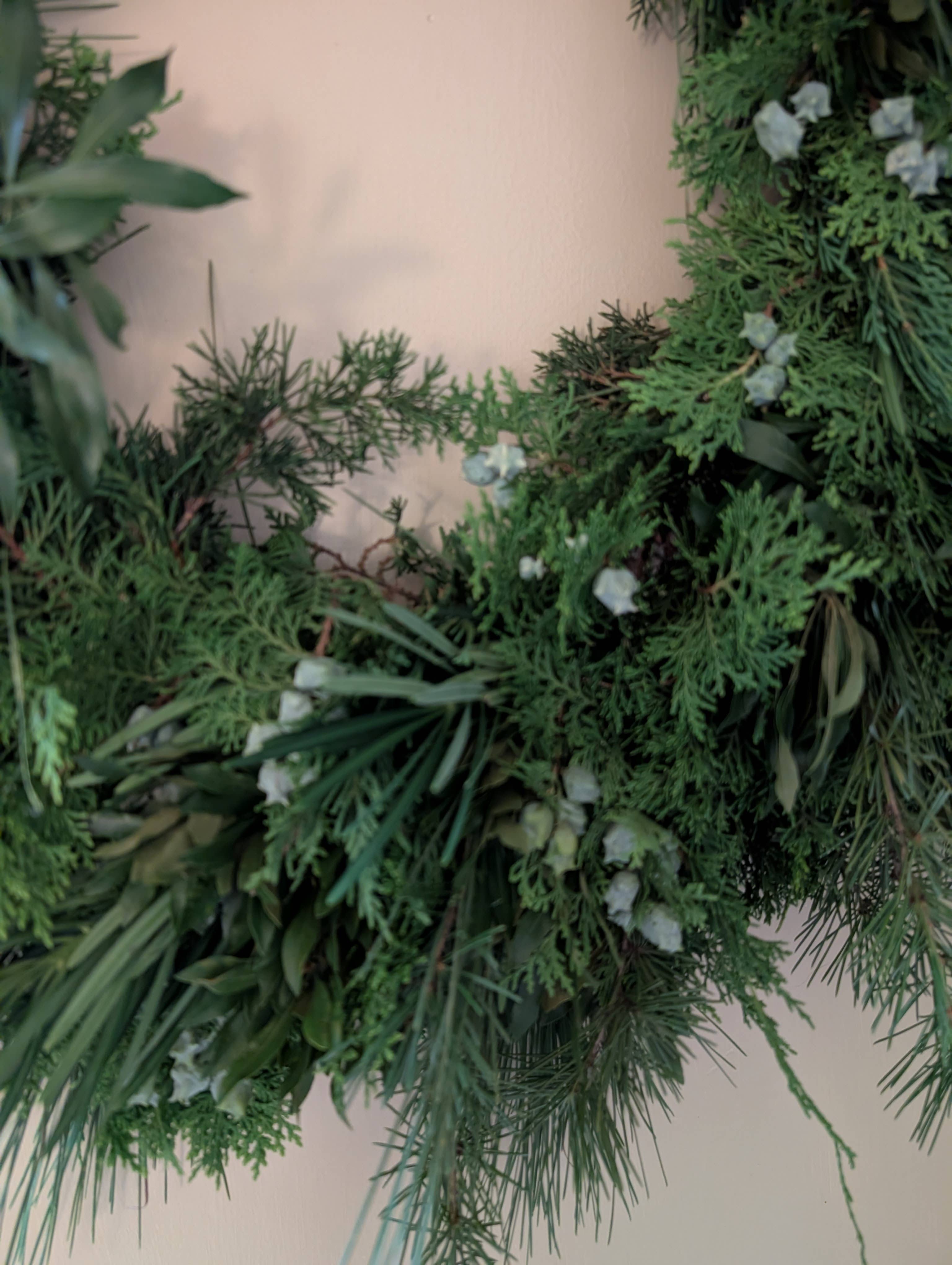 Lucknow Southern and Company - Vente Couronne - La couronne hivernale classique de Lucknow Southern Fresh Evergreens10