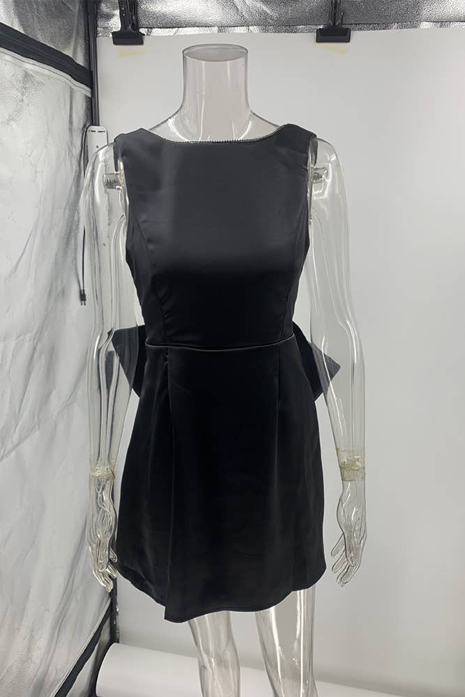 Nero Abito Nero Puro in Raso con Fiocco e Schiena Scoperta JRM107 in vendita all'ingrosso su Faire5