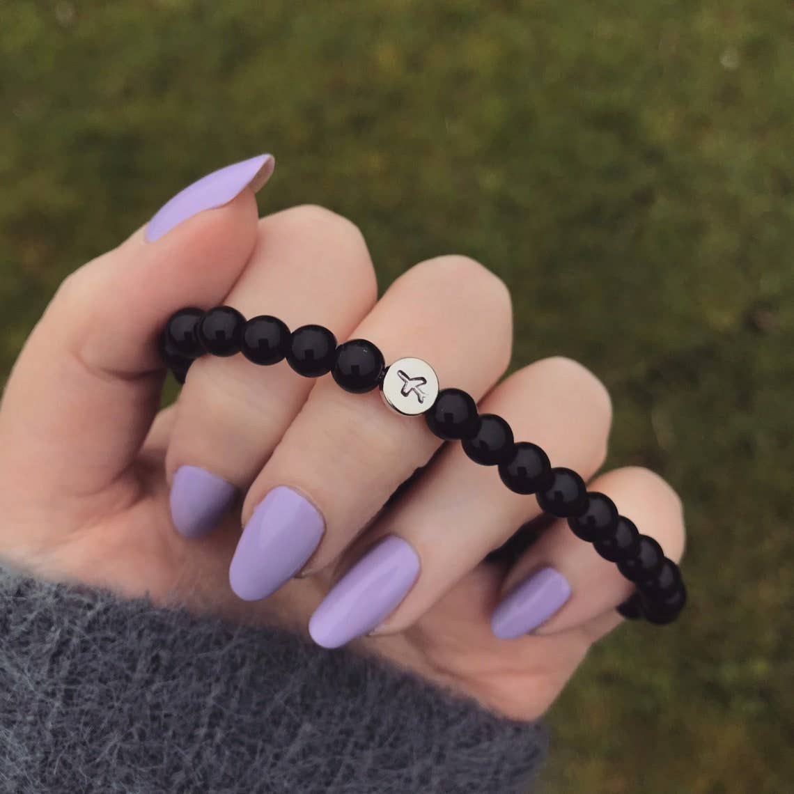 Black Tied – Engroshandel Perlearmbånd – Airplane perlearmbånd | Rejseglæde med flymotiv1
