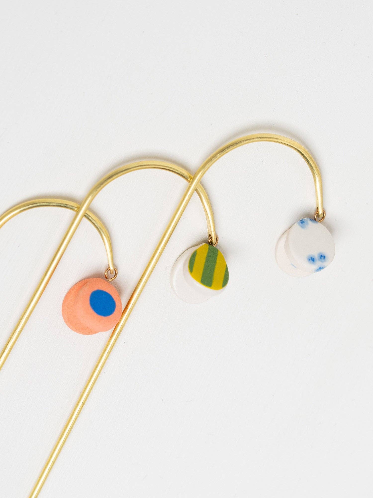 Twenty Two West - Wholesale Decorative Figurine - Tiny Plant Butterfly0