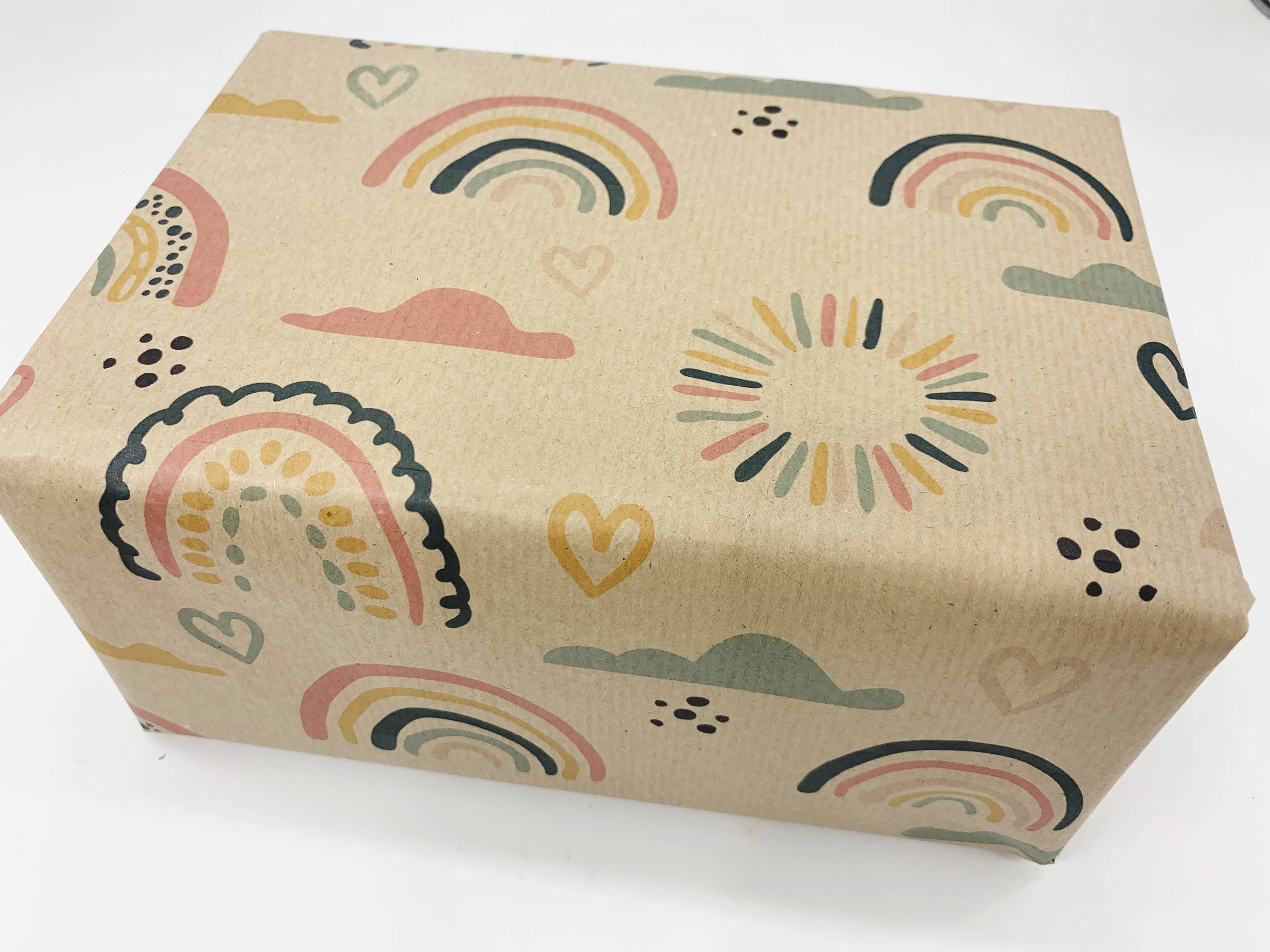 PlanetWrapIt - Vente Feuille de papier cadeau - Papier cadeau écologique kraft recyclé avec motifs arc-en-ciel et cœurs1