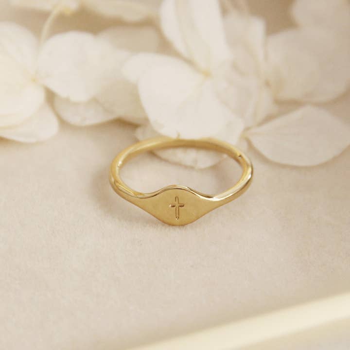 LoveStory Collection – wholesale Signet ring – Small Signet Cross Ring1