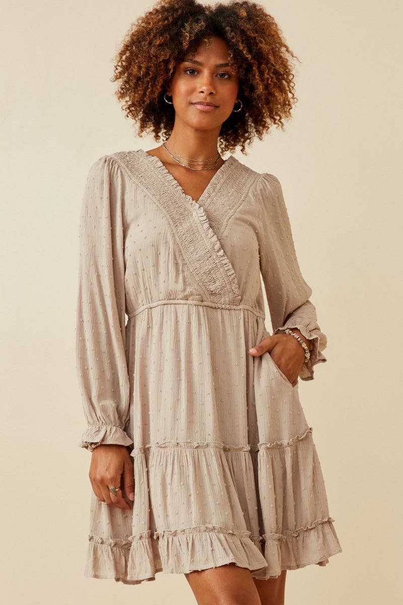 Steen Damesjurk met gesmokte overslag en Zwitserse stippen. voor groothandel op Faire0