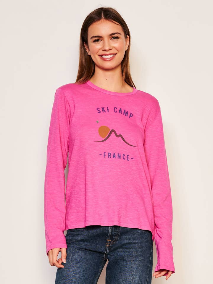 Verschiedene Ski-Camp Langarmshirt in Fuchsia Gem für den Großhandel von Sundry Clothing