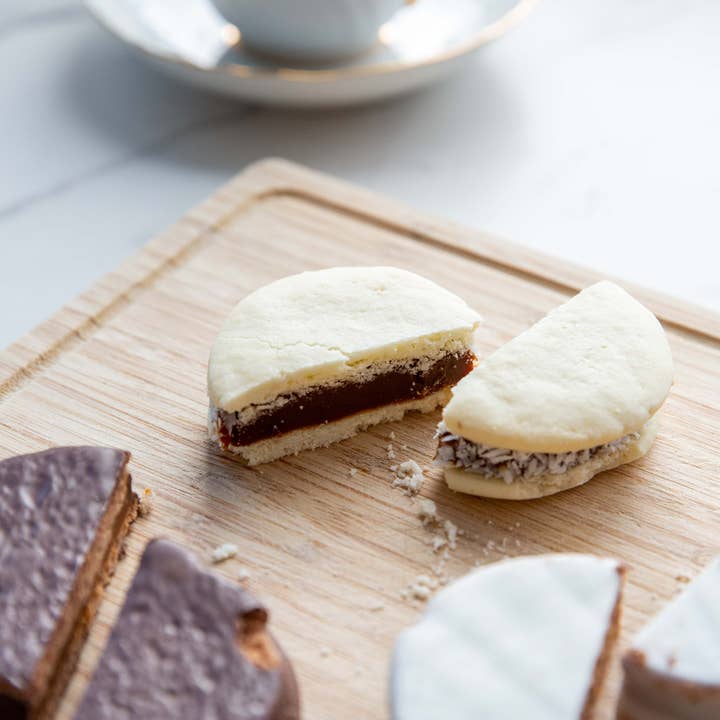 Coco Karamel – wholesale Biscuit – Kosher White Chocolate Alfajores 52g