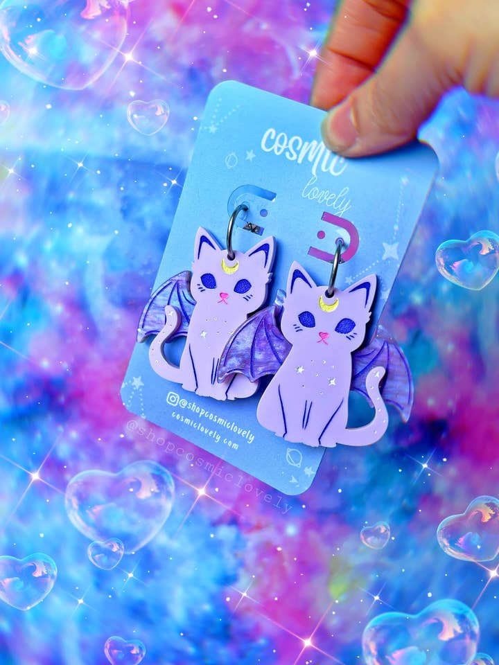 Boucles d'oreilles My Familiar Kitty Bat pour la vente par Cosmic lovely