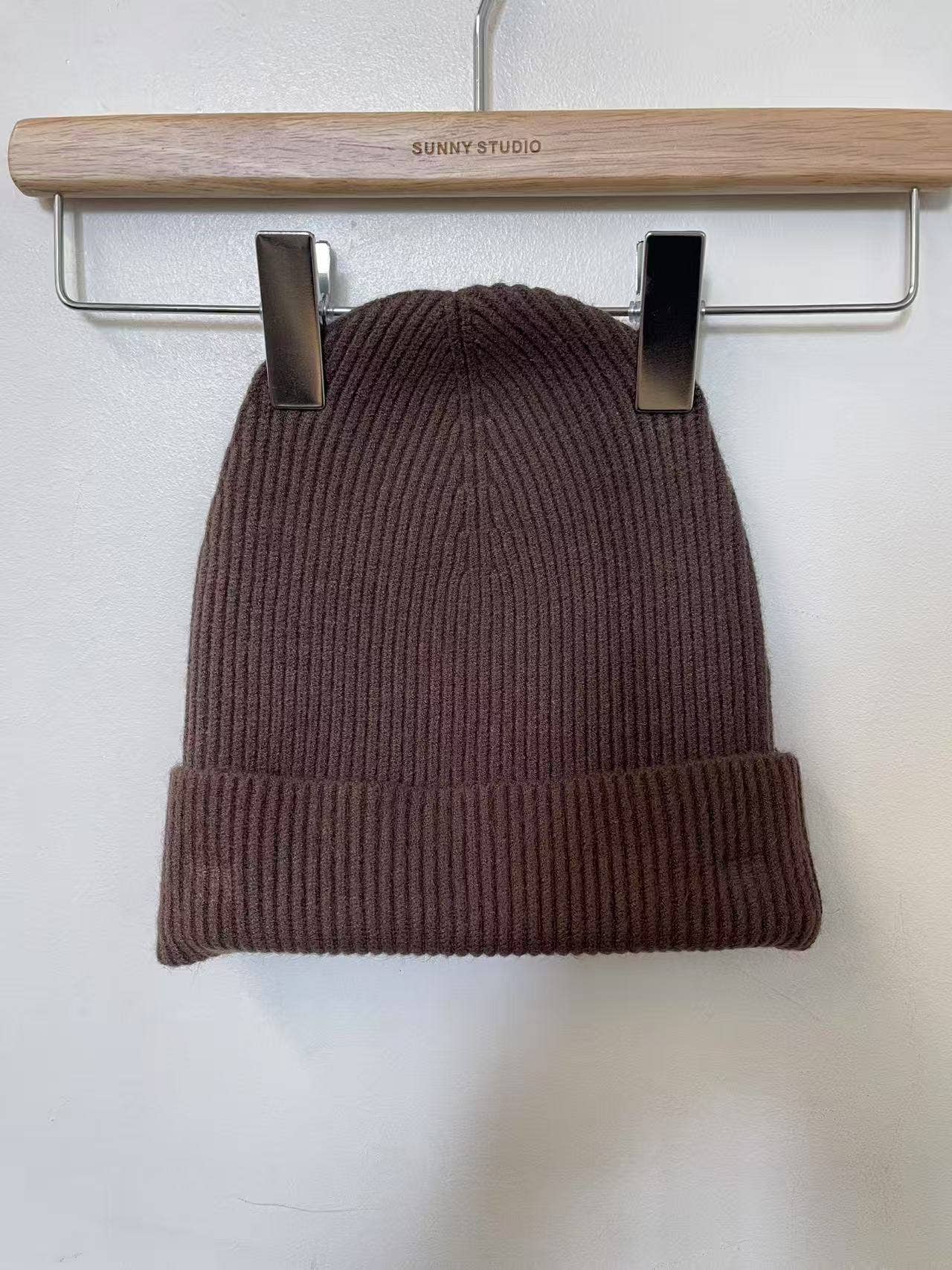 SUNNY STUDIO – wholesale Beanie – Women's – Ribbed fine-knit beanie with turn-up5