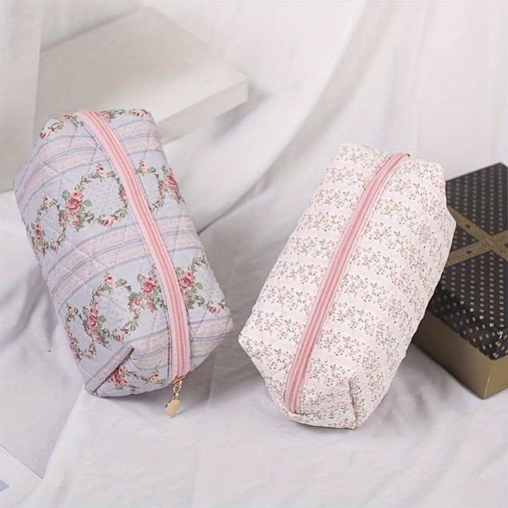 Pink FLORAL QUILTED COTTON DITSY COSMETIC POUCH BAG | 40P555 for wholesale on Faire2