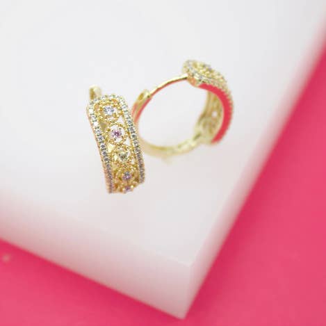 18K goudgevulde meerkleurige ronde CZ Huggies oorbel voor wholesale door MIA Jewelry