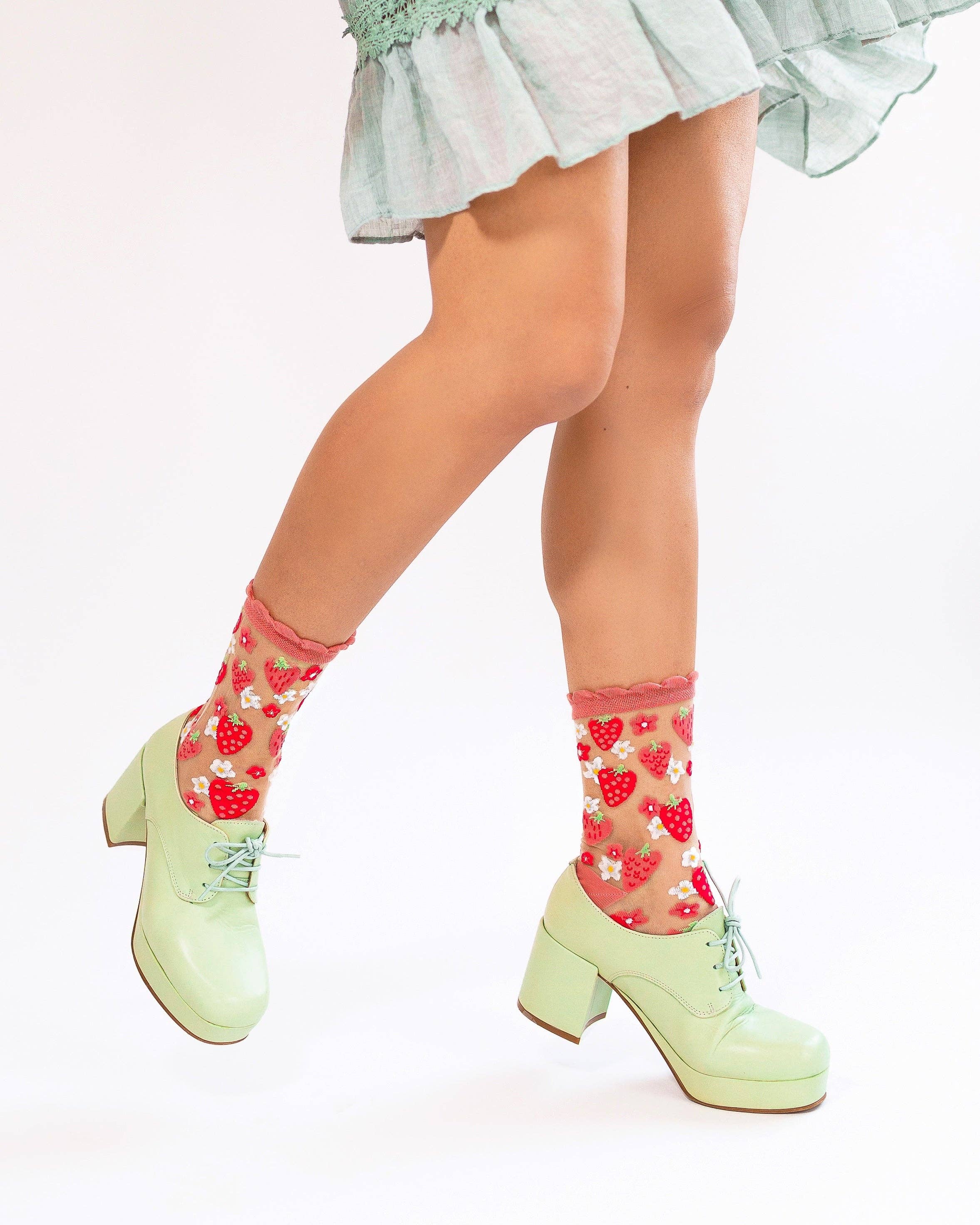 Sock Candy – Engroshandel Strømper - Dame – Jordbær Daisy Ruffle Sheer Crew Sock3