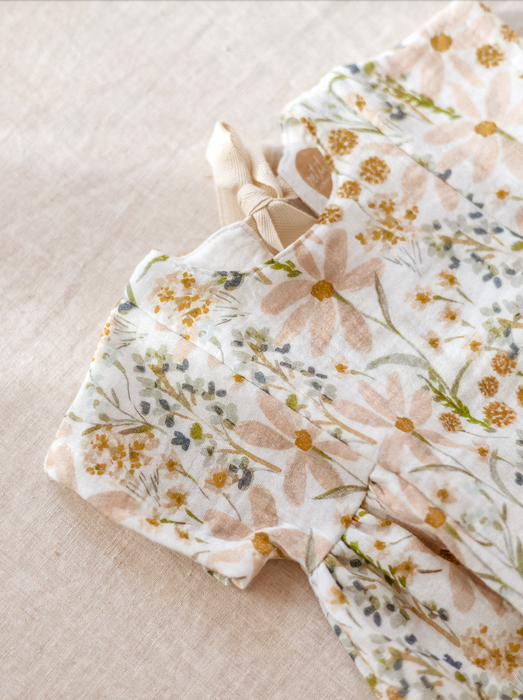 PETITE EvelinaApparel - Vente Robe – bébé - Robe Malia avec fleurs ivoire et blush3