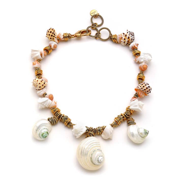 Collier en laiton plaqué or Big Shell pour la vente par Mon Reve